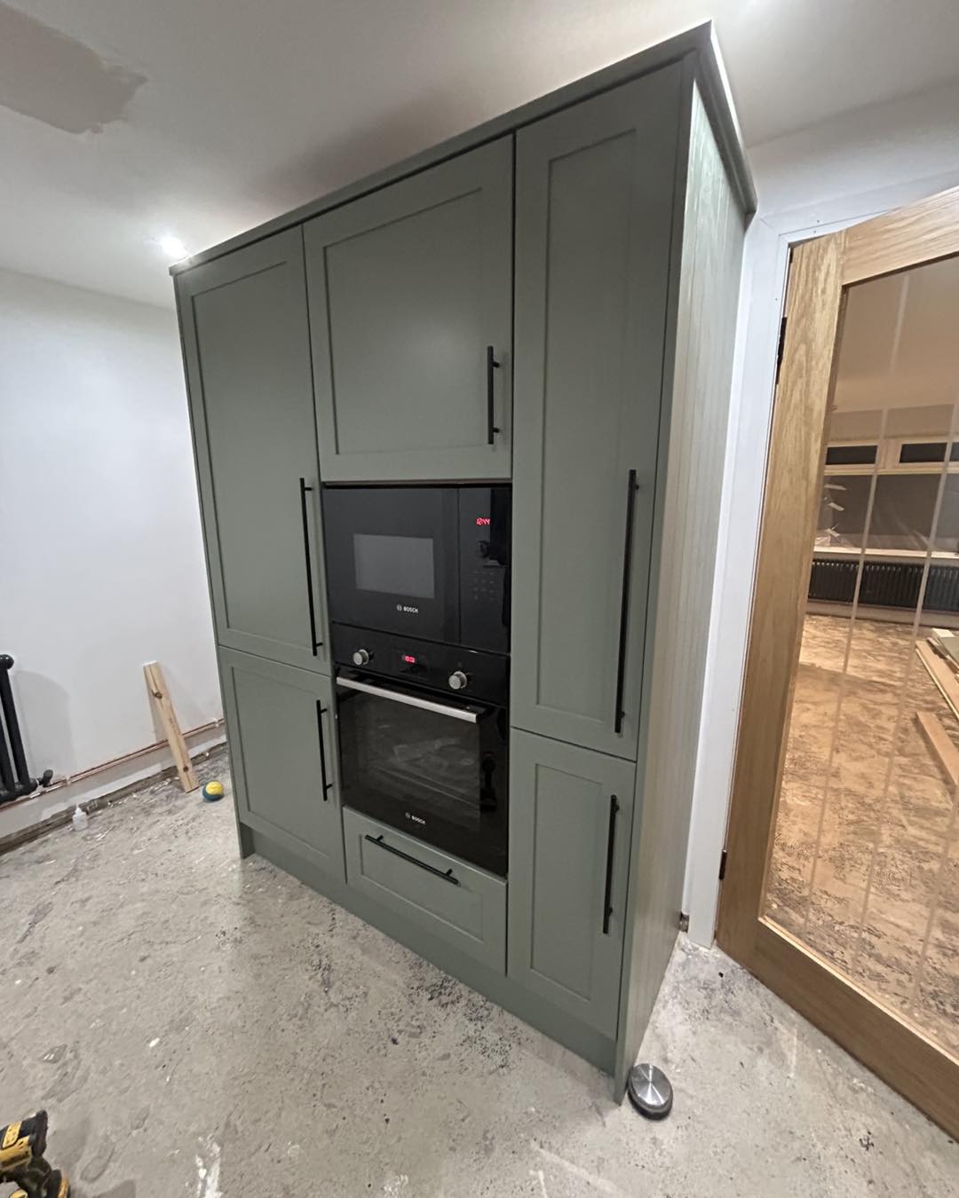 Professional WREN kitchen fitting and appliance integration